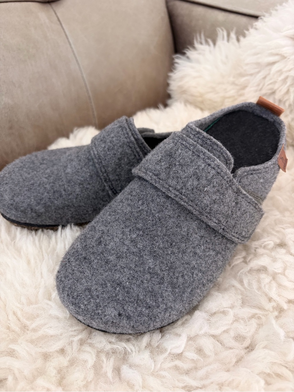 Women's Hartjes Gray Ty Felt Slip-On Mules with Adjustable Strap